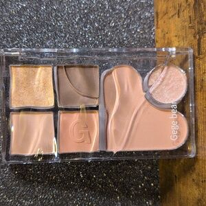 Gege bear 6 Shade Eyeshadow Palette In #01 Apricot Mood